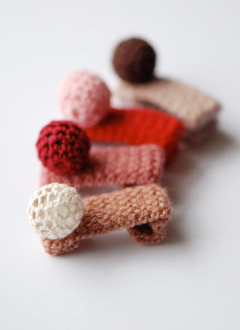Bea Knit Pin